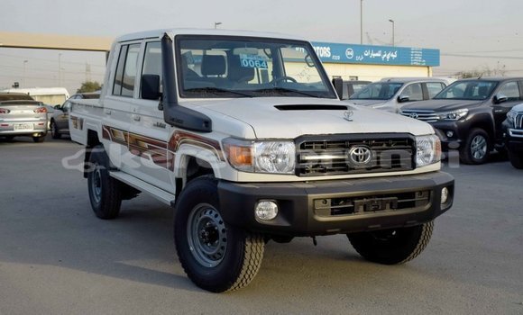 Buy Import Toyota Pickup White Car in Import - Dubai in Belait Buy Import Toyota Pickup White Car in Import - Dubai in Belait