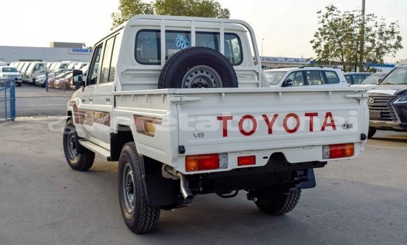 Buy Import Toyota Pickup White Car in Import - Dubai in Belait Buy Import Toyota Pickup White Car in Import - Dubai in Belait