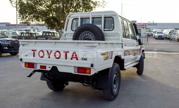 Buy Import Toyota Pickup White Car in Import - Dubai in Belait Buy Import Toyota Pickup White Car in Import - Dubai in Belait