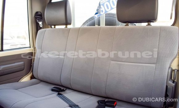 Buy Import Toyota Pickup White Car in Import - Dubai in Belait Buy Import Toyota Pickup White Car in Import - Dubai in Belait