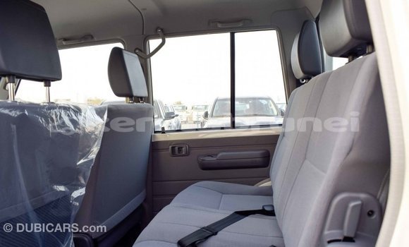 Buy Import Toyota Pickup White Car in Import - Dubai in Belait Buy Import Toyota Pickup White Car in Import - Dubai in Belait
