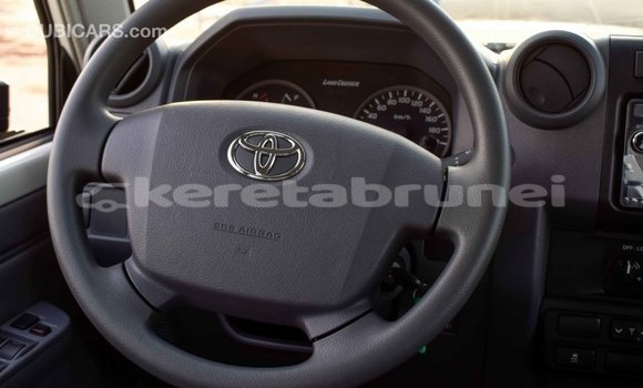 Buy Import Toyota Pickup White Car in Import - Dubai in Belait Buy Import Toyota Pickup White Car in Import - Dubai in Belait