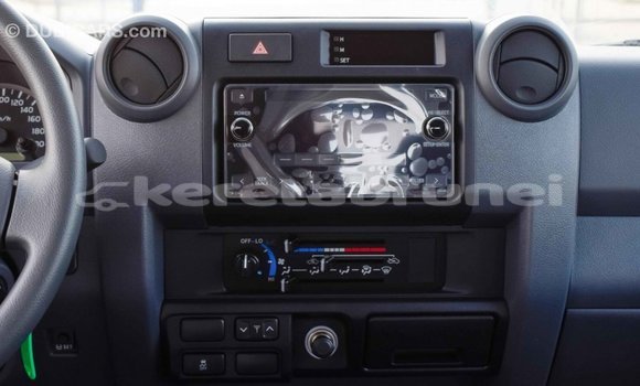 Buy Import Toyota Pickup White Car in Import - Dubai in Belait Buy Import Toyota Pickup White Car in Import - Dubai in Belait