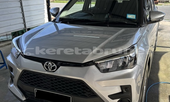 Buy Used Toyota Ractis Silver Car in Kuala Belait in Belait
