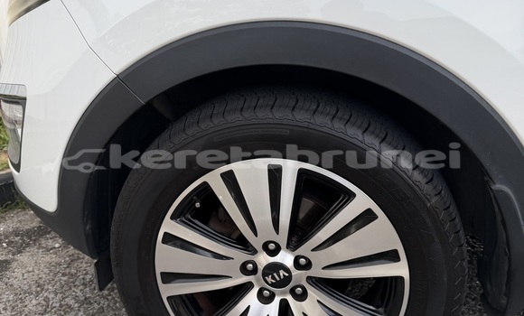 Buy Used Kia Sportage White Car in Bandar Seri Begawan in Brunei-Muara Buy Used Kia Sportage White Car in Bandar Seri Begawan in Brunei-Muara
