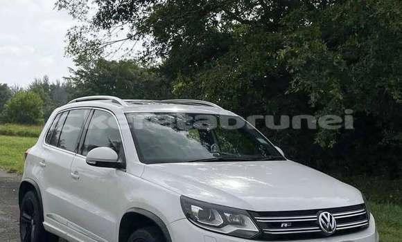 Buy Used Volkswagen Tiguan White Car in Seria in Belait