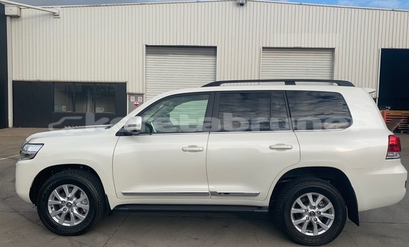 Buy Used Toyota Land Cruiser White Car in Bandar Seri Begawan in Brunei-Muara Buy Used Toyota Land Cruiser White Car in Bandar Seri Begawan in Brunei-Muara
