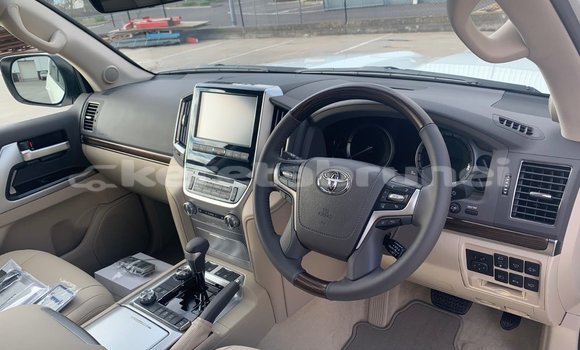 Buy Used Toyota Land Cruiser White Car in Bandar Seri Begawan in Brunei-Muara Buy Used Toyota Land Cruiser White Car in Bandar Seri Begawan in Brunei-Muara