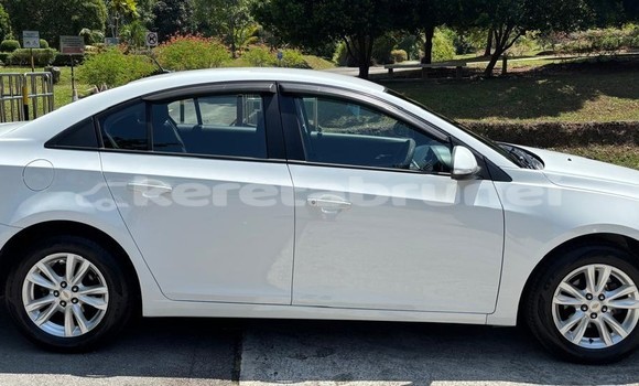 Buy Used Chevrolet Cruze White Car in Bandar Seri Begawan in Brunei-Muara