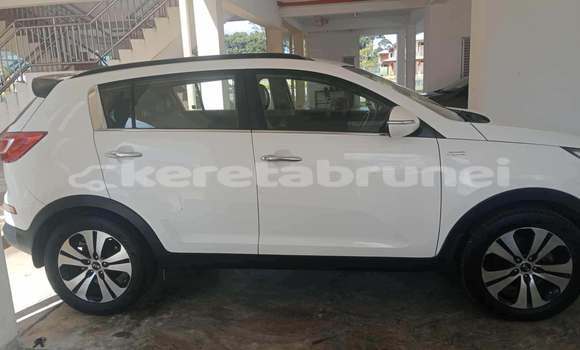 Buy Used Kia Carnival White Car in Bandar Seri Begawan in Brunei-Muara Buy Used Kia Carnival White Car in Bandar Seri Begawan in Brunei-Muara