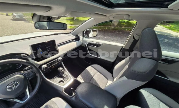 Buy Used Toyota RAV4 White Car in Bangar in Temburong Buy Used Toyota RAV4 White Car in Bangar in Temburong