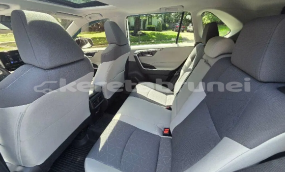 Buy Used Toyota RAV4 White Car in Bangar in Temburong Buy Used Toyota RAV4 White Car in Bangar in Temburong