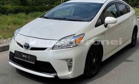 Buy Used Toyota Prius White Car in Bandar Seri Begawan in Brunei-Muara Buy Used Toyota Prius White Car in Bandar Seri Begawan in Brunei-Muara