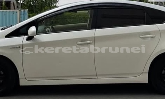 Buy Used Toyota Prius White Car in Bandar Seri Begawan in Brunei-Muara Buy Used Toyota Prius White Car in Bandar Seri Begawan in Brunei-Muara