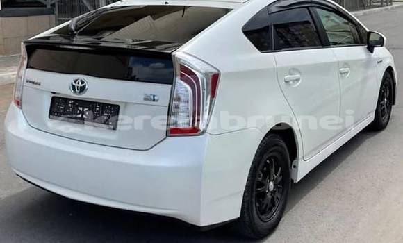 Buy Used Toyota Prius White Car in Bandar Seri Begawan in Brunei-Muara Buy Used Toyota Prius White Car in Bandar Seri Begawan in Brunei-Muara