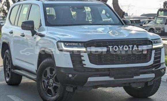 Buy Used Toyota Land Cruiser White Car in Bandar Seri Begawan in Brunei-Muara