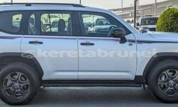 Buy Used Toyota Land Cruiser White Car in Bandar Seri Begawan in Brunei-Muara Buy Used Toyota Land Cruiser White Car in Bandar Seri Begawan in Brunei-Muara