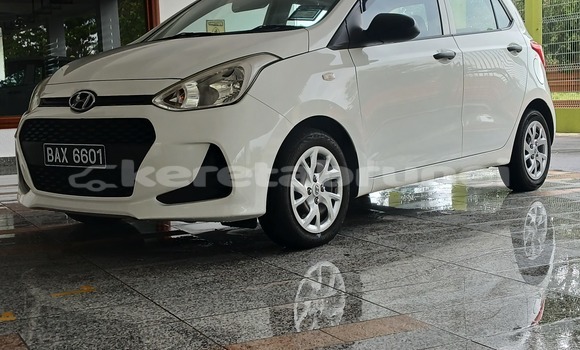 Buy Used Hyundai i10 White Car in Kuala Belait in Belait