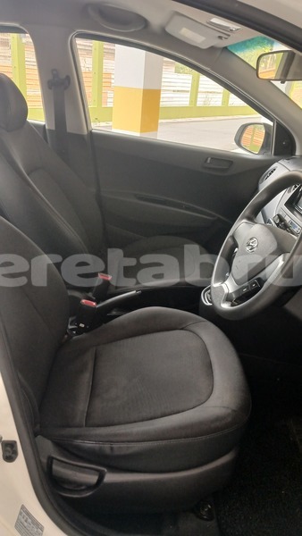 Big with watermark hyundai i10 belait kuala belait 8038