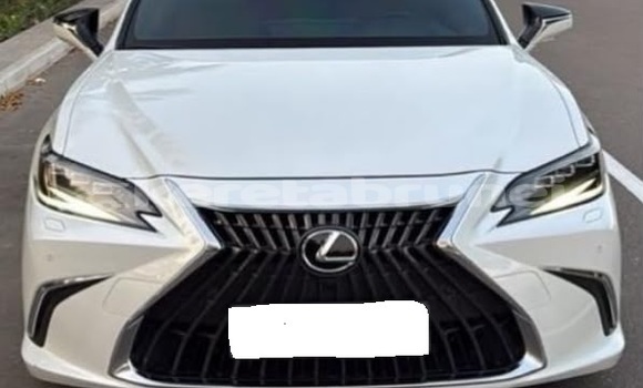 Buy Used Lexus ES White Car in Bandar Seri Begawan in Brunei-Muara Buy Used Lexus ES White Car in Bandar Seri Begawan in Brunei-Muara