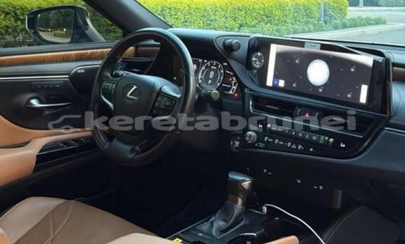 Buy Used Lexus ES White Car in Bandar Seri Begawan in Brunei-Muara Buy Used Lexus ES White Car in Bandar Seri Begawan in Brunei-Muara