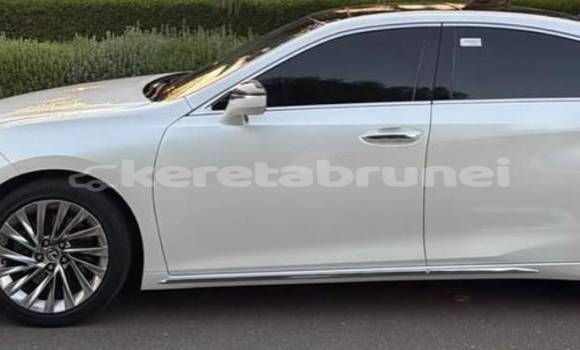 Buy Used Lexus ES White Car in Bandar Seri Begawan in Brunei-Muara Buy Used Lexus ES White Car in Bandar Seri Begawan in Brunei-Muara