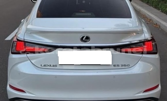 Buy Used Lexus ES White Car in Bandar Seri Begawan in Brunei-Muara Buy Used Lexus ES White Car in Bandar Seri Begawan in Brunei-Muara