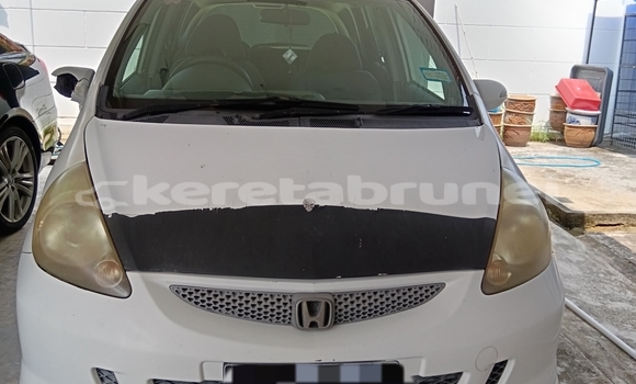 Buy Used Honda Jazz White Car in Bandar Seri Begawan in Brunei-Muara Buy Used Honda Jazz White Car in Bandar Seri Begawan in Brunei-Muara