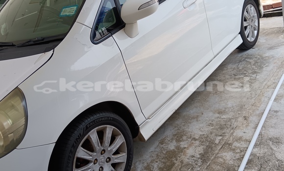 Buy Used Honda Jazz White Car in Bandar Seri Begawan in Brunei-Muara Buy Used Honda Jazz White Car in Bandar Seri Begawan in Brunei-Muara