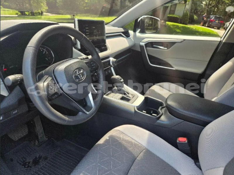 Big with watermark toyota rav4 belait seria 8152