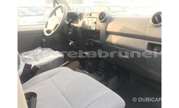 Buy Import Toyota Land Cruiser White Car in Import - Dubai in Belait Buy Import Toyota Land Cruiser White Car in Import - Dubai in Belait