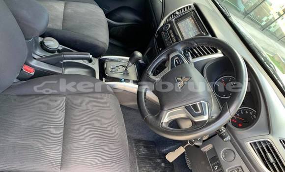 Buy Used Mitsubishi Pajero Silver Car in Bandar Seri Begawan in Brunei-Muara Buy Used Mitsubishi Pajero Silver Car in Bandar Seri Begawan in Brunei-Muara