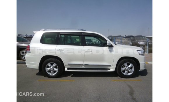 Buy Import Toyota Land Cruiser White Car in Import - Dubai in Belait Buy Import Toyota Land Cruiser White Car in Import - Dubai in Belait