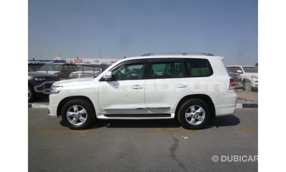 Buy Import Toyota Land Cruiser White Car in Import - Dubai in Belait Buy Import Toyota Land Cruiser White Car in Import - Dubai in Belait