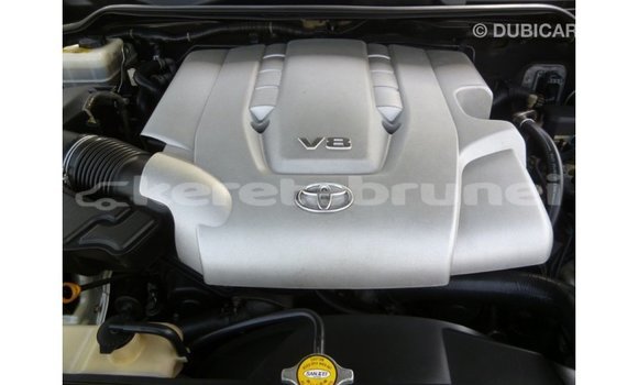Buy Import Toyota Land Cruiser White Car in Import - Dubai in Belait Buy Import Toyota Land Cruiser White Car in Import - Dubai in Belait