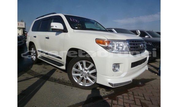 Buy Import Toyota Land Cruiser White Car in Import - Dubai in Belait Buy Import Toyota Land Cruiser White Car in Import - Dubai in Belait
