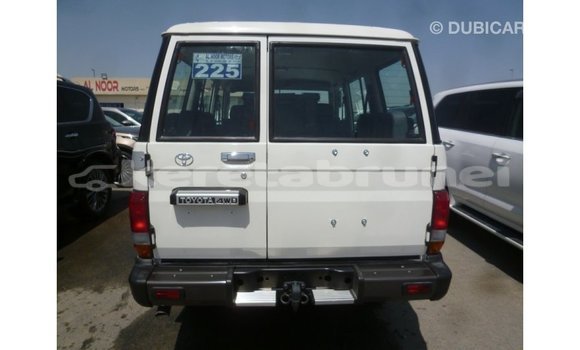 Buy Import Toyota Land Cruiser White Car in Import - Dubai in Belait Buy Import Toyota Land Cruiser White Car in Import - Dubai in Belait