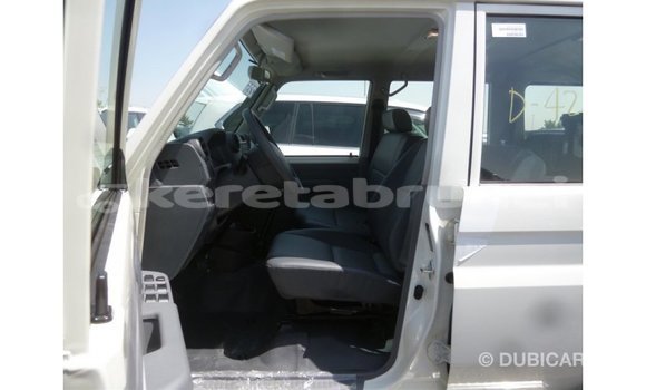 Buy Import Toyota Land Cruiser White Car in Import - Dubai in Belait Buy Import Toyota Land Cruiser White Car in Import - Dubai in Belait