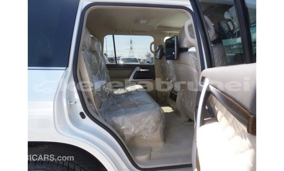 Buy Import Toyota Land Cruiser White Car in Import - Dubai in Belait Buy Import Toyota Land Cruiser White Car in Import - Dubai in Belait