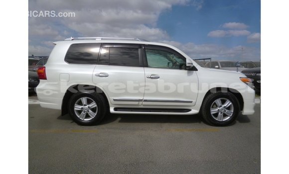 Buy Import Toyota Land Cruiser White Car in Import - Dubai in Belait Buy Import Toyota Land Cruiser White Car in Import - Dubai in Belait