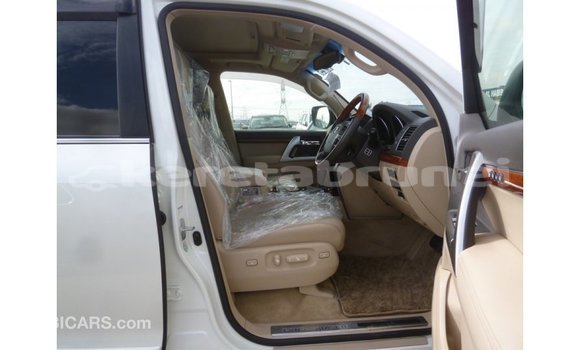 Buy Import Toyota Land Cruiser White Car in Import - Dubai in Belait Buy Import Toyota Land Cruiser White Car in Import - Dubai in Belait