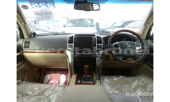 Buy Import Toyota Land Cruiser White Car in Import - Dubai in Belait Buy Import Toyota Land Cruiser White Car in Import - Dubai in Belait