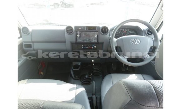 Buy Import Toyota Land Cruiser White Car in Import - Dubai in Belait Buy Import Toyota Land Cruiser White Car in Import - Dubai in Belait