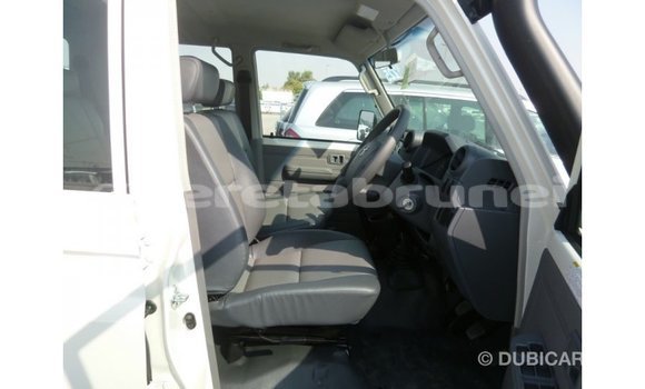 Buy Import Toyota Land Cruiser White Car in Import - Dubai in Belait Buy Import Toyota Land Cruiser White Car in Import - Dubai in Belait