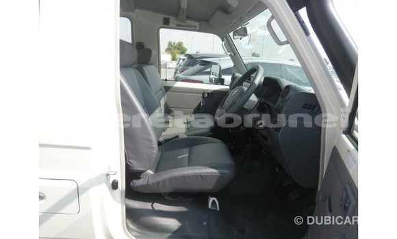 Buy Import Toyota Land Cruiser White Car in Import - Dubai in Belait Buy Import Toyota Land Cruiser White Car in Import - Dubai in Belait