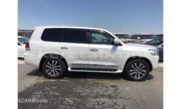 Buy Import Toyota Land Cruiser White Car in Import - Dubai in Belait Buy Import Toyota Land Cruiser White Car in Import - Dubai in Belait