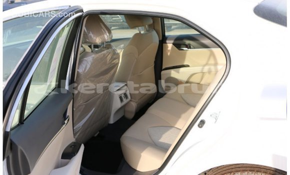 Buy Import Toyota Camry White Car in Import - Dubai in Belait Buy Import Toyota Camry White Car in Import - Dubai in Belait
