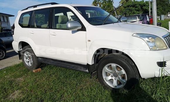 Buy Used Toyota Land Cruiser Prado White Car in Bandar Seri Begawan in Brunei-Muara Buy Used Toyota Land Cruiser Prado White Car in Bandar Seri Begawan in Brunei-Muara