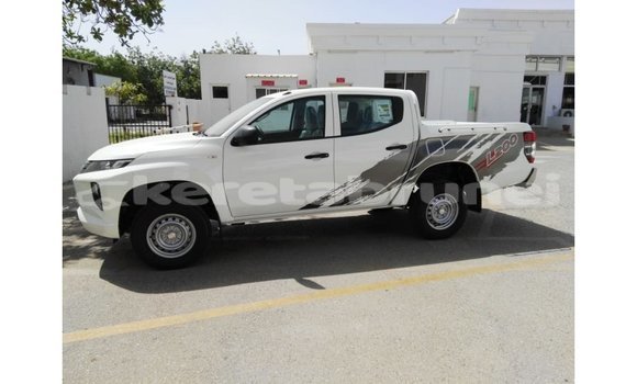Buy Import Mitsubishi L200 White Car in Import - Dubai in Belait Buy Import Mitsubishi L200 White Car in Import - Dubai in Belait