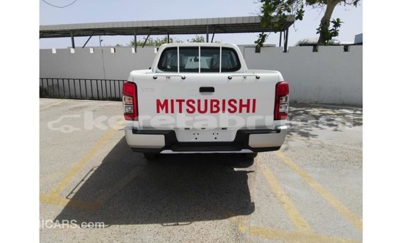 Buy Import Mitsubishi L200 White Car in Import - Dubai in Belait Buy Import Mitsubishi L200 White Car in Import - Dubai in Belait